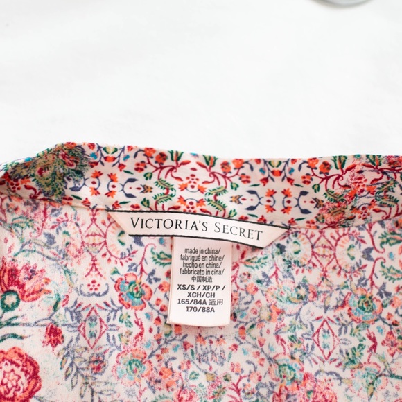 Victoria’s Secret Flowery Robe - Picture 3 of 3